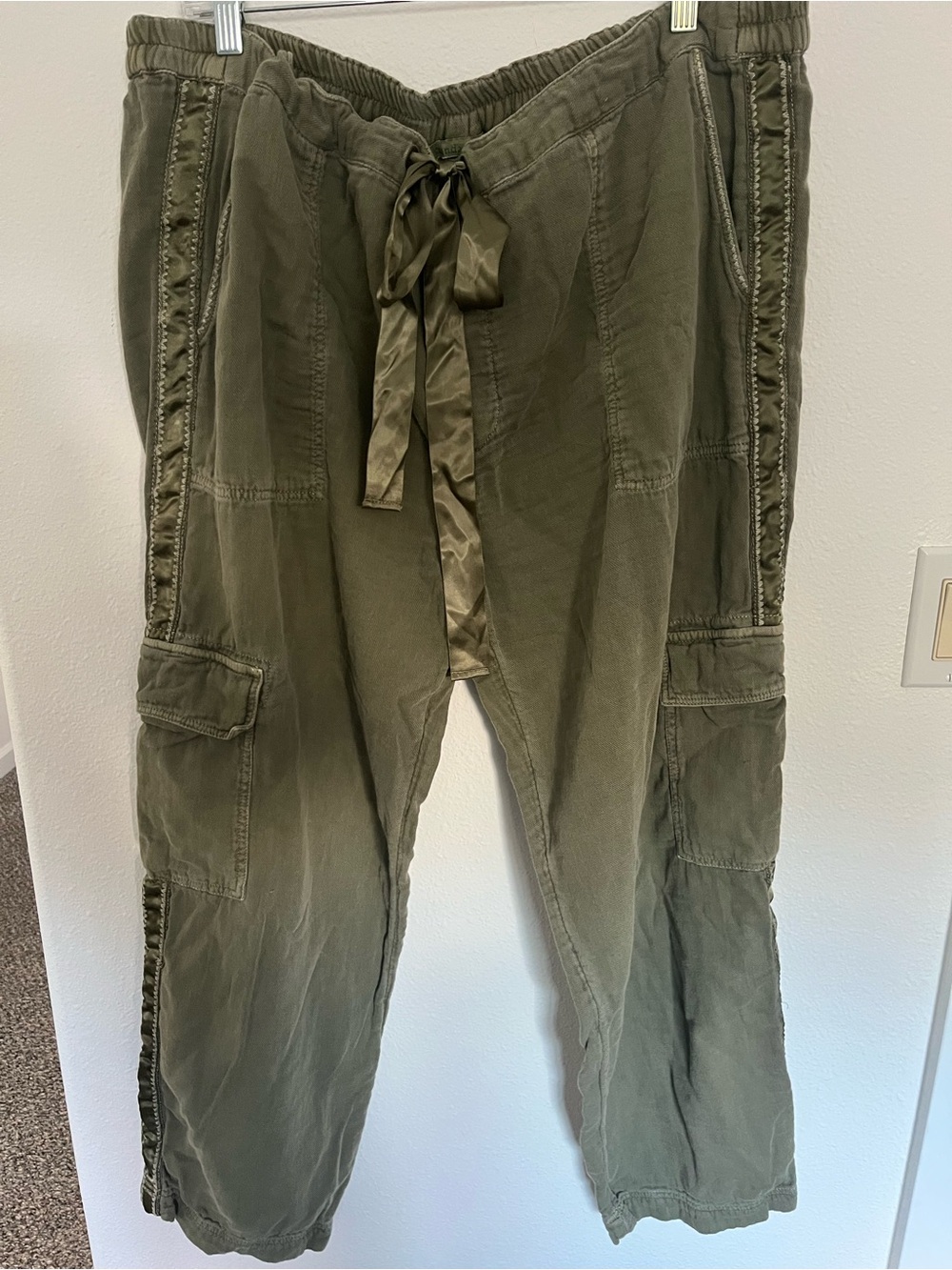 Sundance Olive Drawstring Cargo Ankle Pants